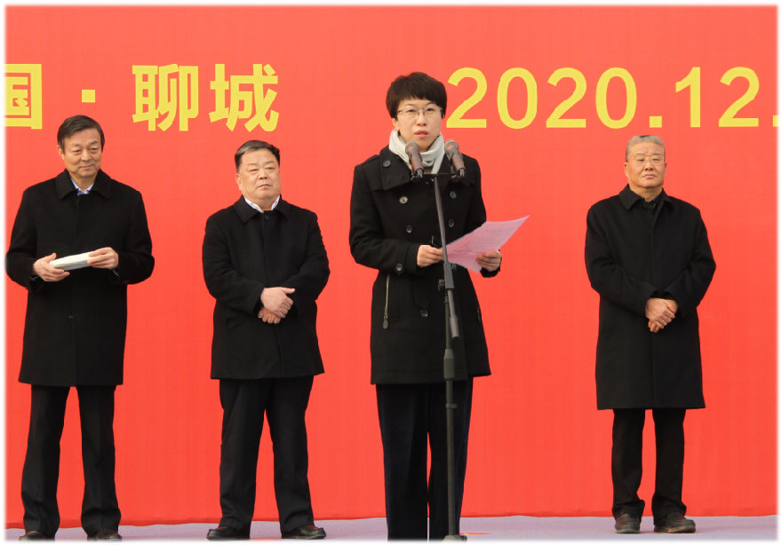 市委副書(shū)記、市長(zhǎng)李長(zhǎng)萍同志在啟動(dòng)儀式上講話(huà)并宣布：鄭濟(jì)高鐵配套基礎(chǔ)設(shè)施暨高鐵新區(qū)建設(shè)正式啟動(dòng)。